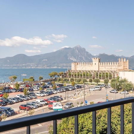 Hotel Al Castello Torri Del Benaco Esterno foto