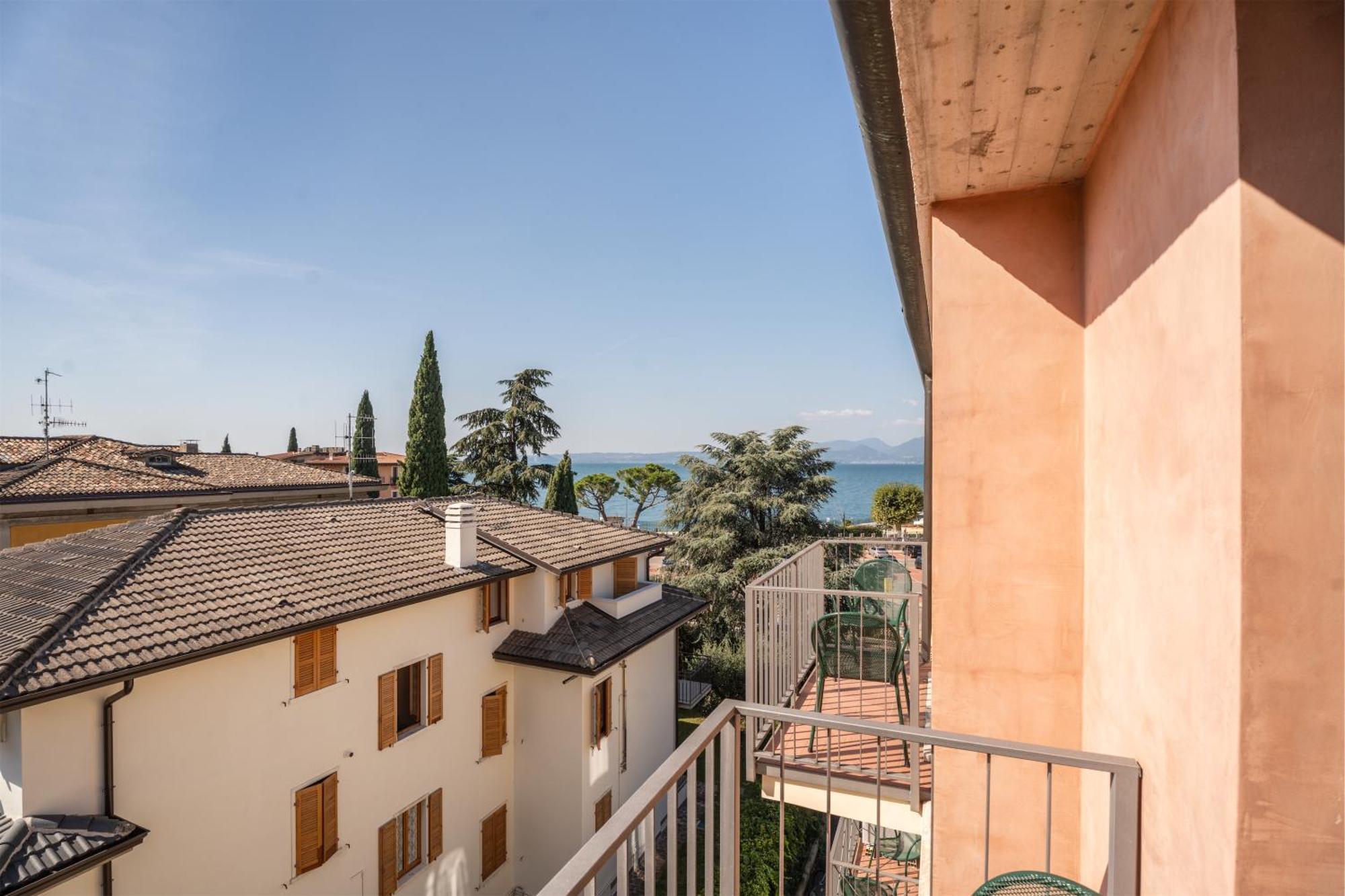 Hotel Al Castello Torri Del Benaco Esterno foto